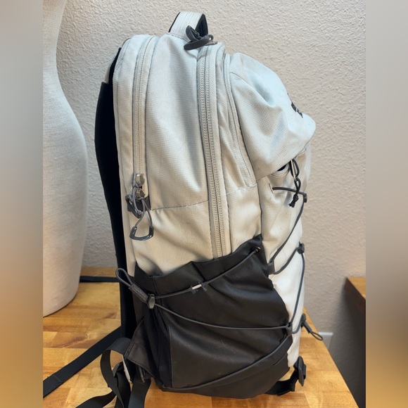 The North Face Borealis Backpack FlexVent 27/28L White Dune Black School Travel - Picture 9 of 13